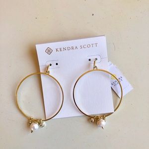Kendra Scott Zuma Pearl Hoop Earrings, in Gold